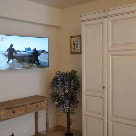 Le Vendome Apartment *
