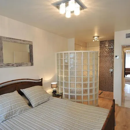 Le Vendome Apartment *